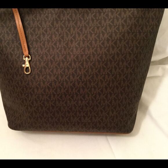 MICHAEL KORS LARGE ZIPPER TOTE MK LOGO SIGNATURE RAVEN - Picture 6 of 16